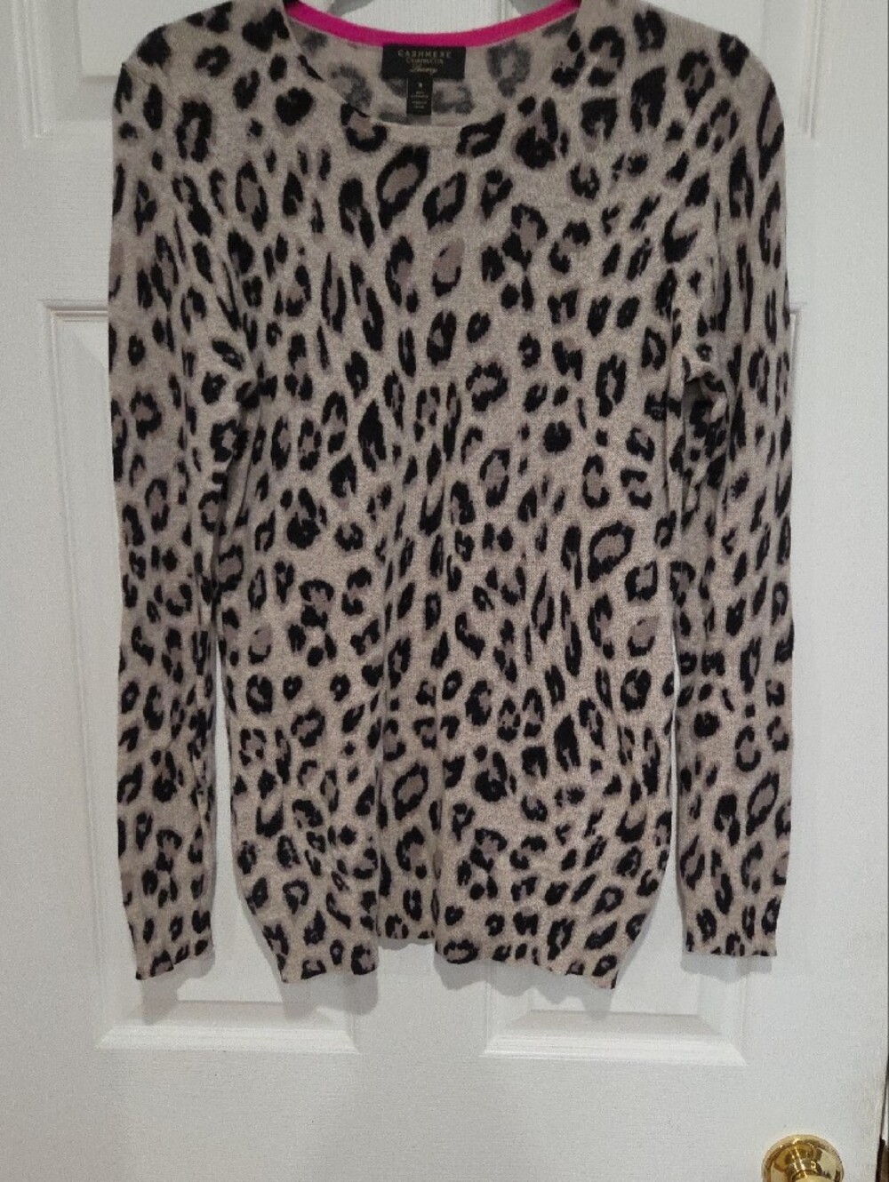 Charter Club Light Taupe & Black Leopard Crewneck 100% Cashmere Sweater Size M - Picture 2 of 5